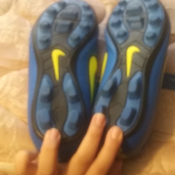 Shoes - Picture 4 of 5